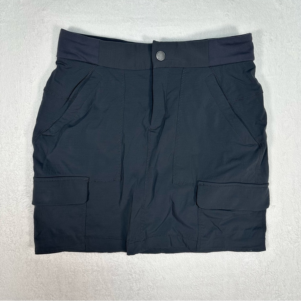 Athleta Trekkie Skort Womens 4 Black  Cargo Pockets Hiking Activewear‎ Golf